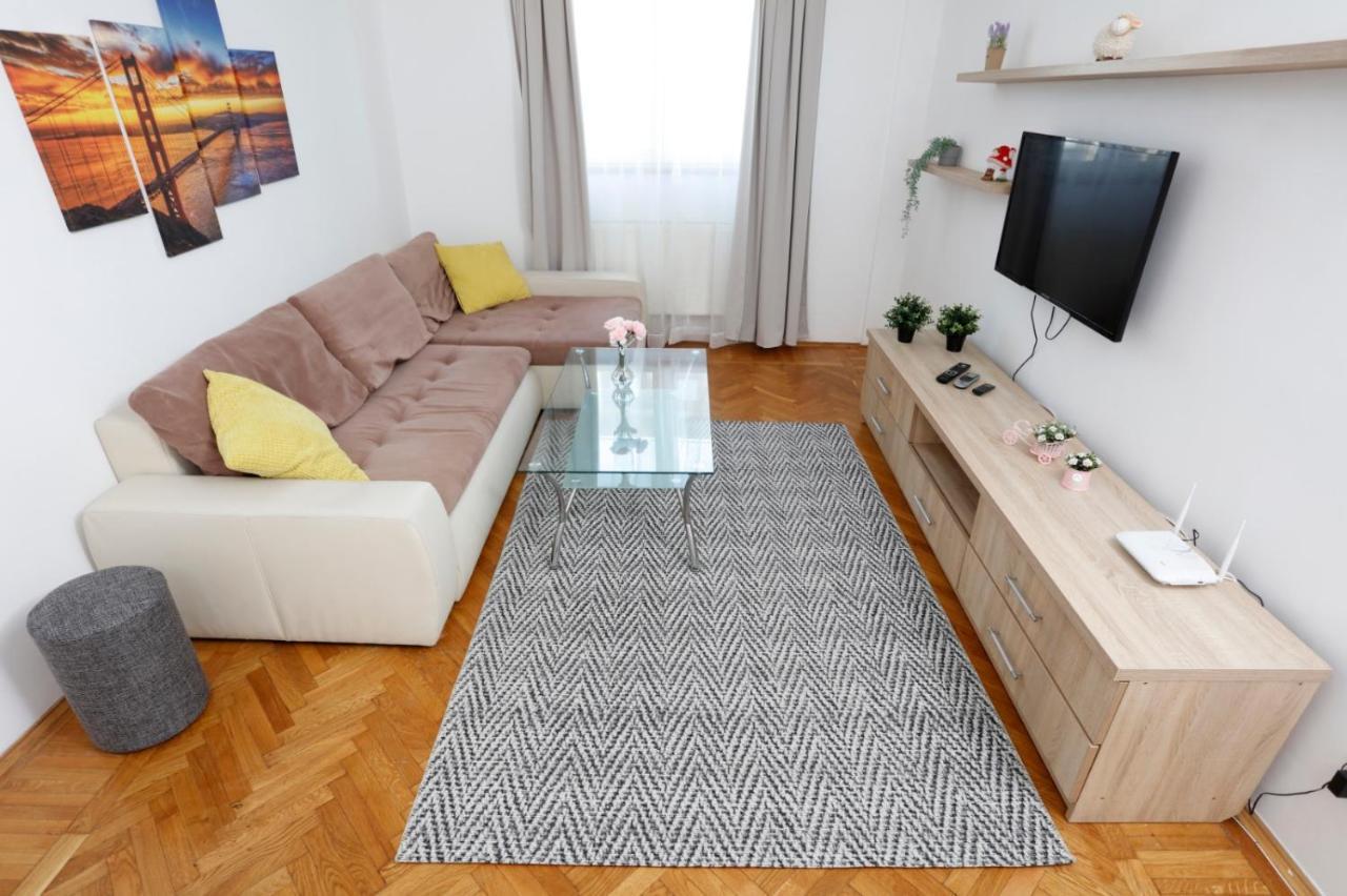 Rico'S 3 Bedroom City Center Apartment Bükreş Dış mekan fotoğraf
